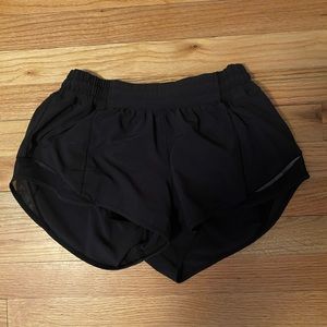 Lululemon Hotty Hot Short- 2.5”